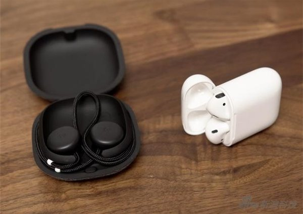 谷歌PixelBuds对比苹果AirPods：小耳机背后的生态战