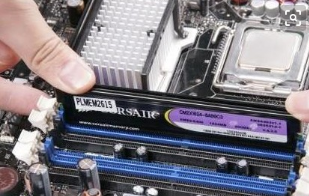 如何解决win7系统电脑显示器开机黑屏