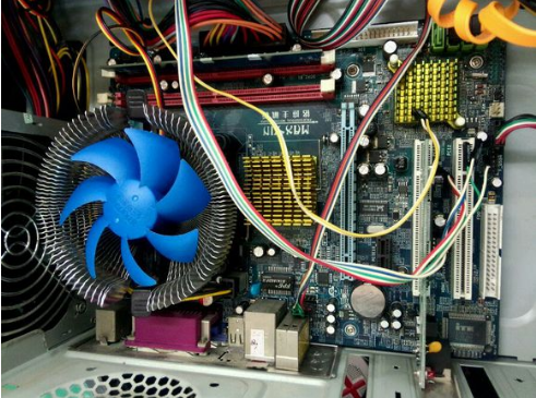 黑屏图片,小编告诉你win7电脑黑屏怎么处理(2)