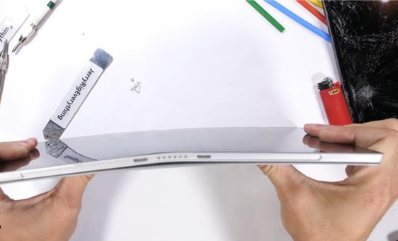 微软Surface Pro 6勉强通过暴力测试：刀割、火烧、掰弯...