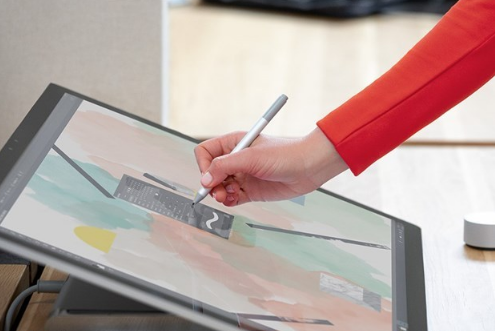 微软在中国正式发售Surface Studio2/Headphones无线耳机