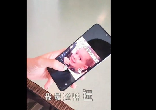 小米数字系列高端小米CC真机曝光：水滴屏+白色后盖