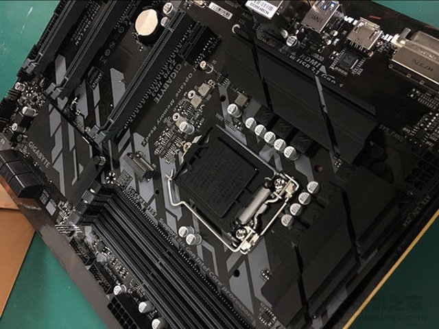 自己组装电脑教程：DIY小白装机最新最详细的台式电脑组装教程图解(2)