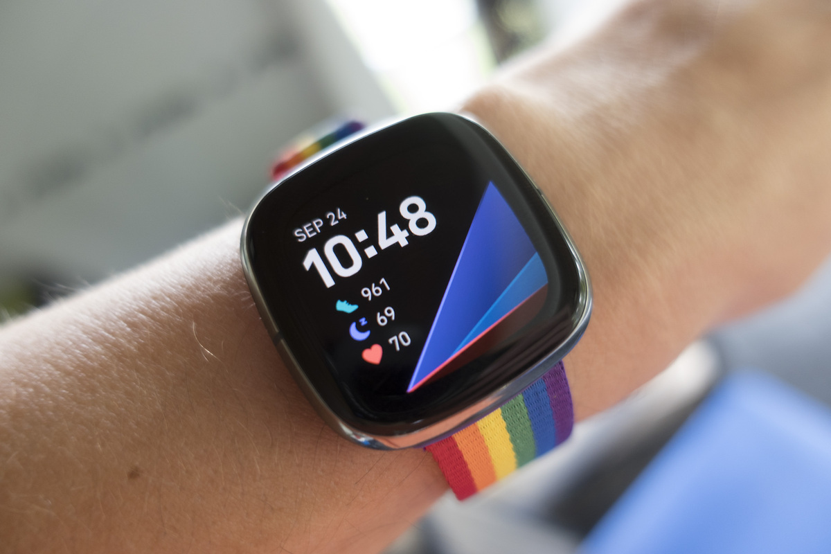 Fitbit Sense评论：雄心勃勃