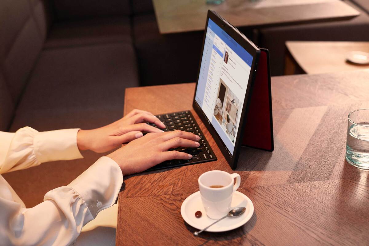第一台可折叠电脑在这里：联想ThinkPad X1 Fold接受预订(3)