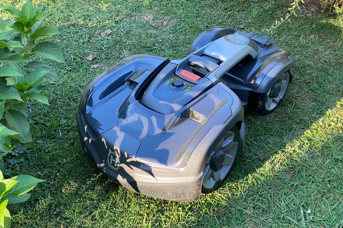Husqvarna Automower 435X AWD评测：价格昂贵，但功能丰富