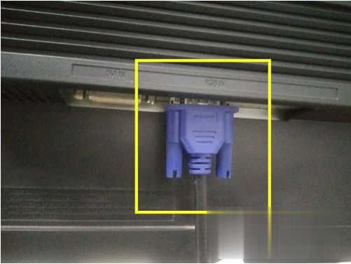 为什么显示屏不亮 主机亮了显示器无信号如何修复(1)