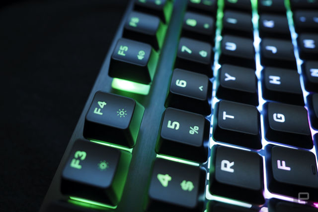 海盗船的K60 RGB Pro薄型游戏键盘具有基本功能(2)