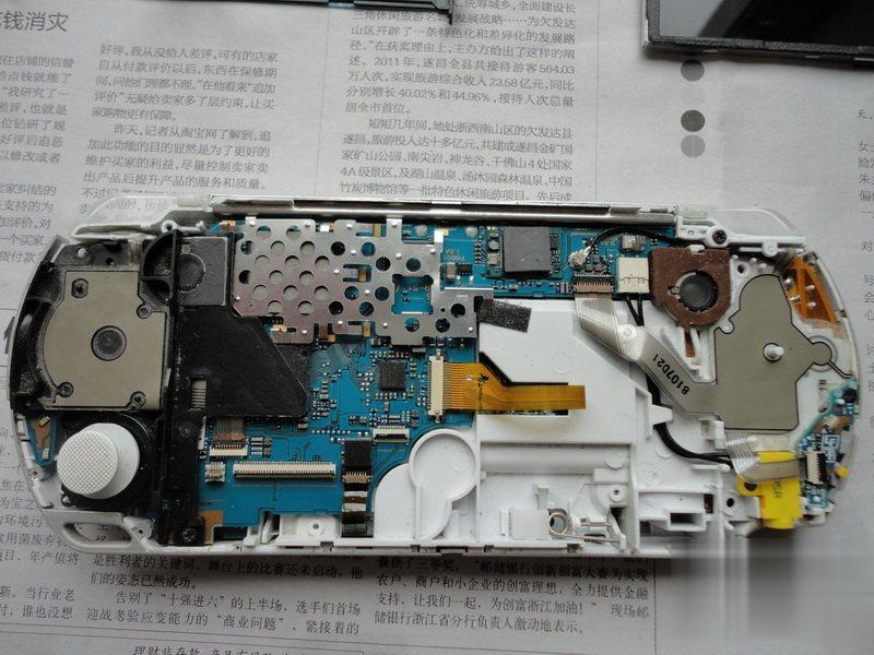 PSP2000拆机详细图文教程(10)