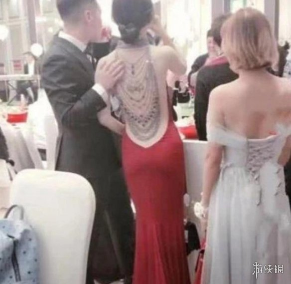 《抖音》上婚礼两个背影的视频在哪里看 婚礼两个背影的视频地址