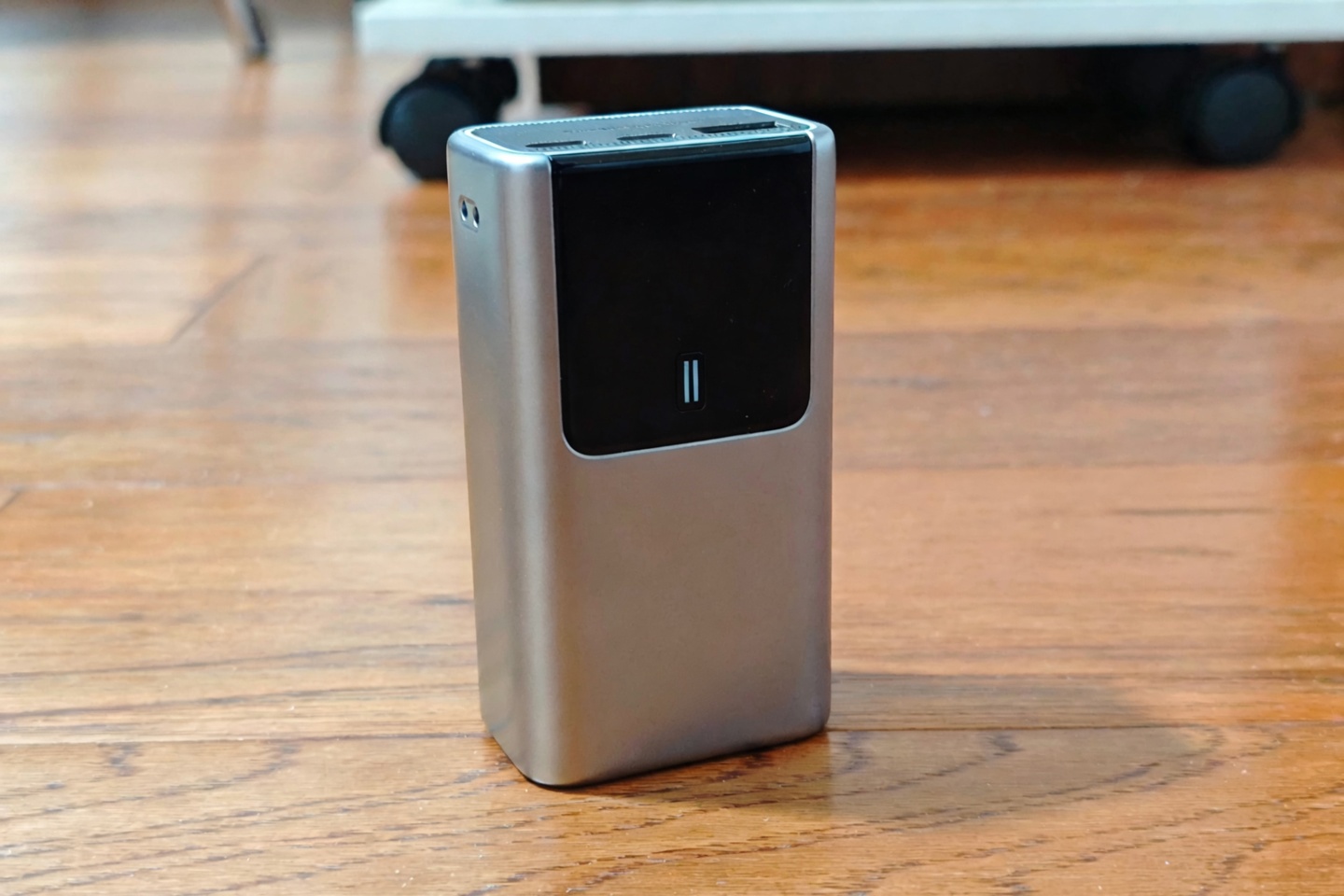 韩国航空公司全面禁止机上使用充电宝,旅客上机前需用绝缘胶带覆盖接口